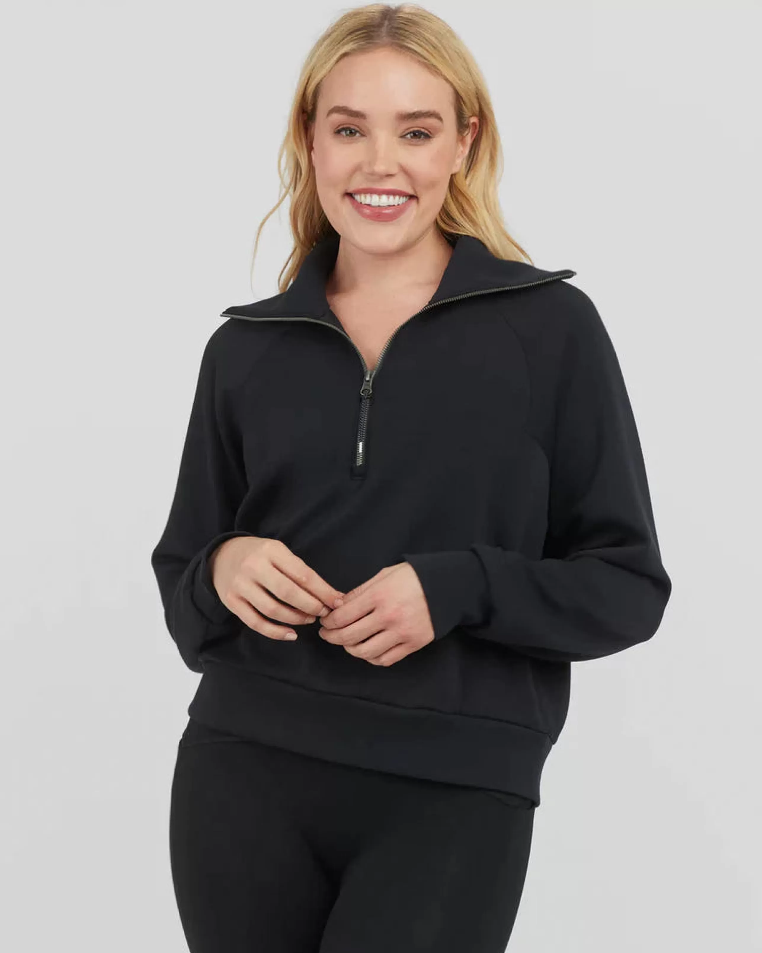 SPANX Athelisure^Airessentials Half-Zip Pullover In Very Black