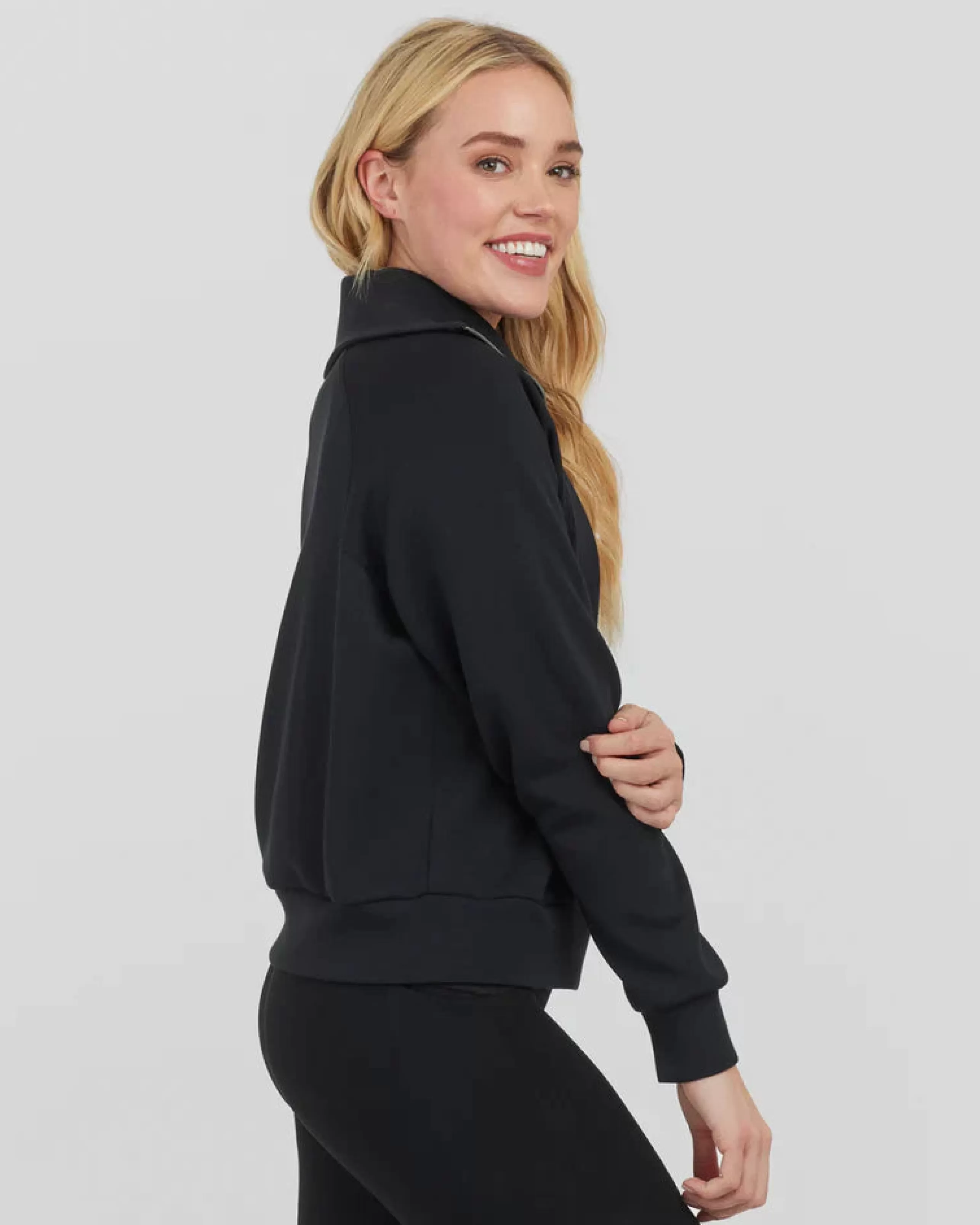 SPANX Athelisure^Airessentials Half-Zip Pullover In Very Black