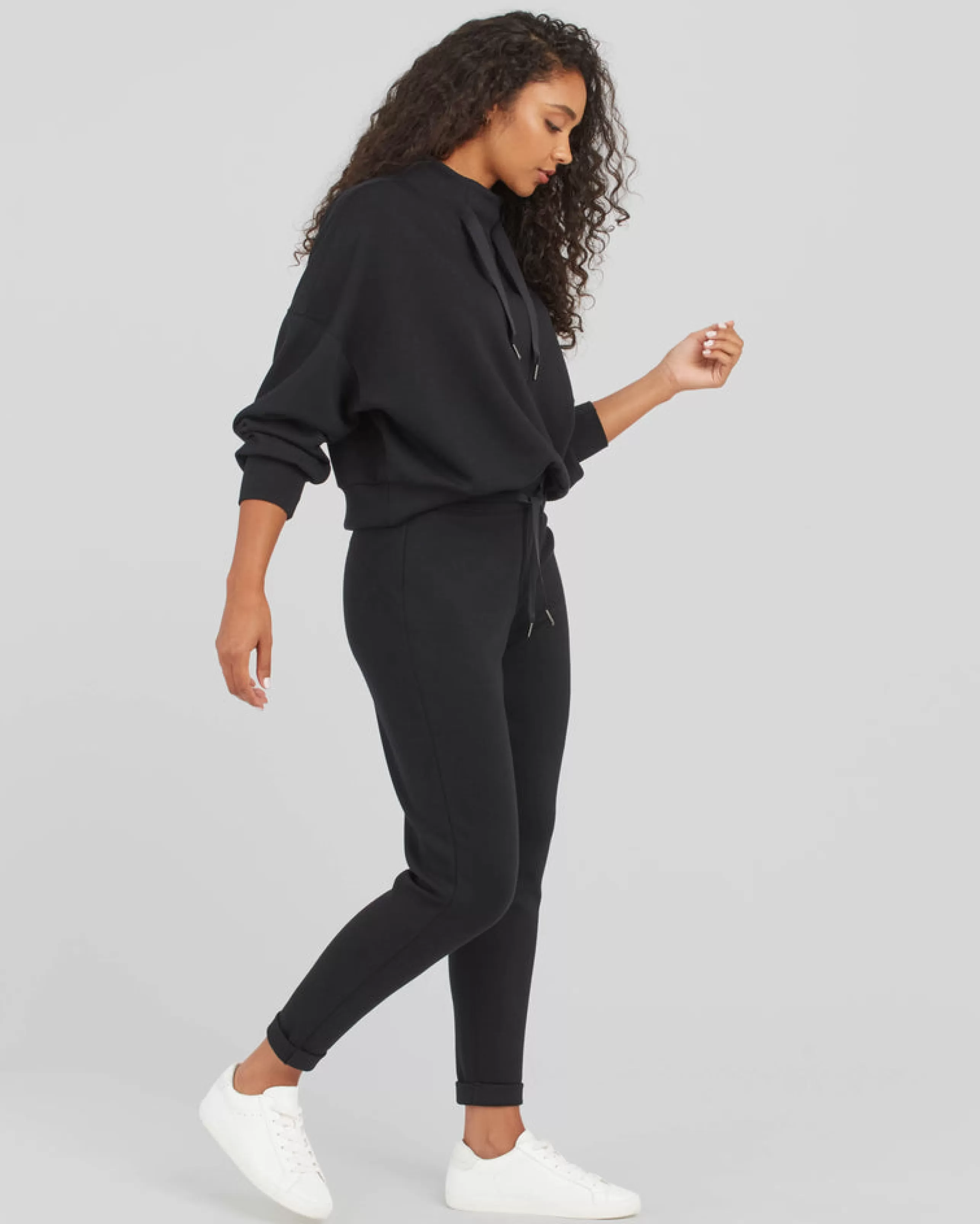 SPANX Athelisure^Airessentials Tapered Pant In Very Black