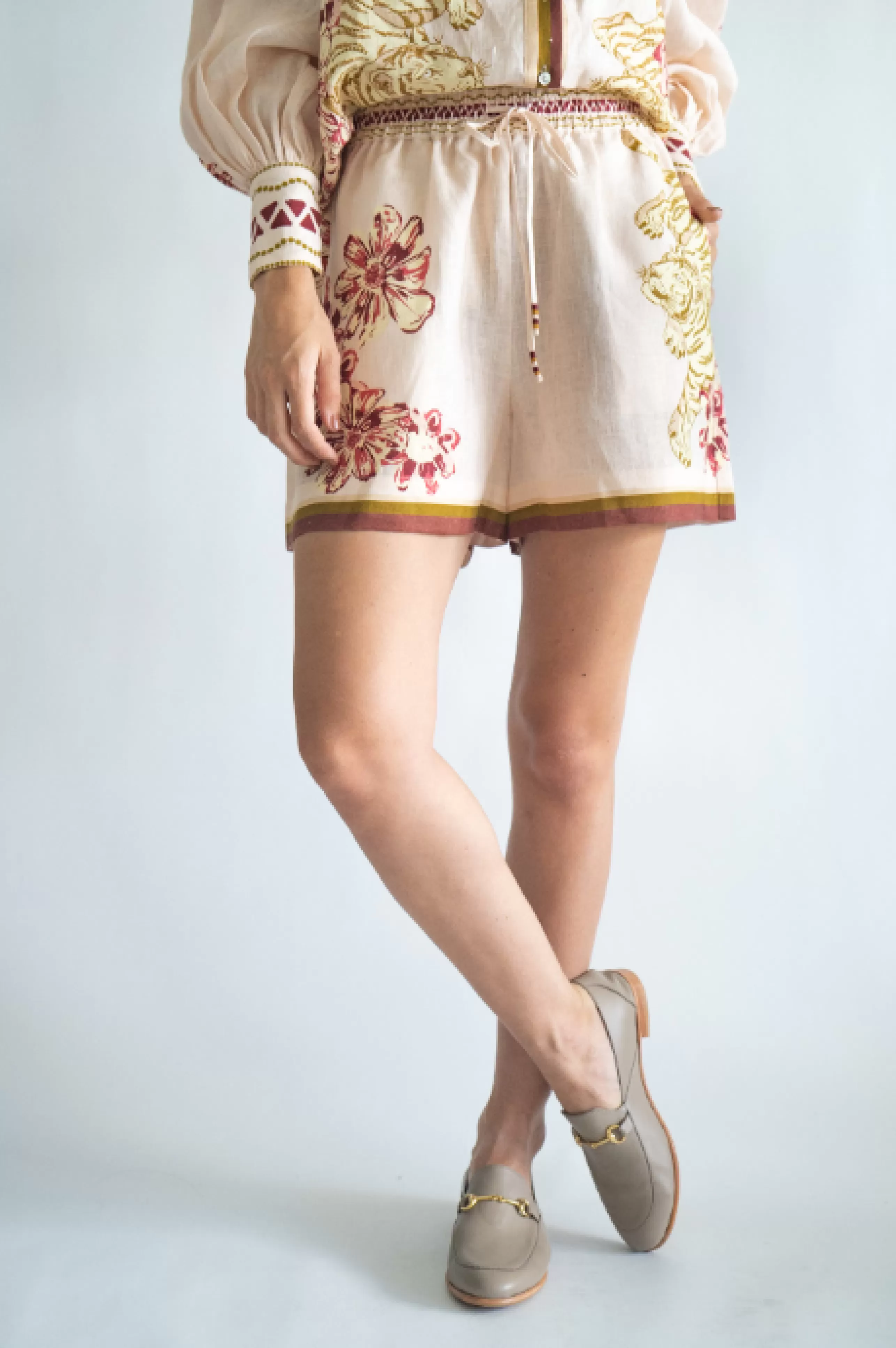 LAS SURENAS Bottoms^Flower Tiger Shorts In Beige