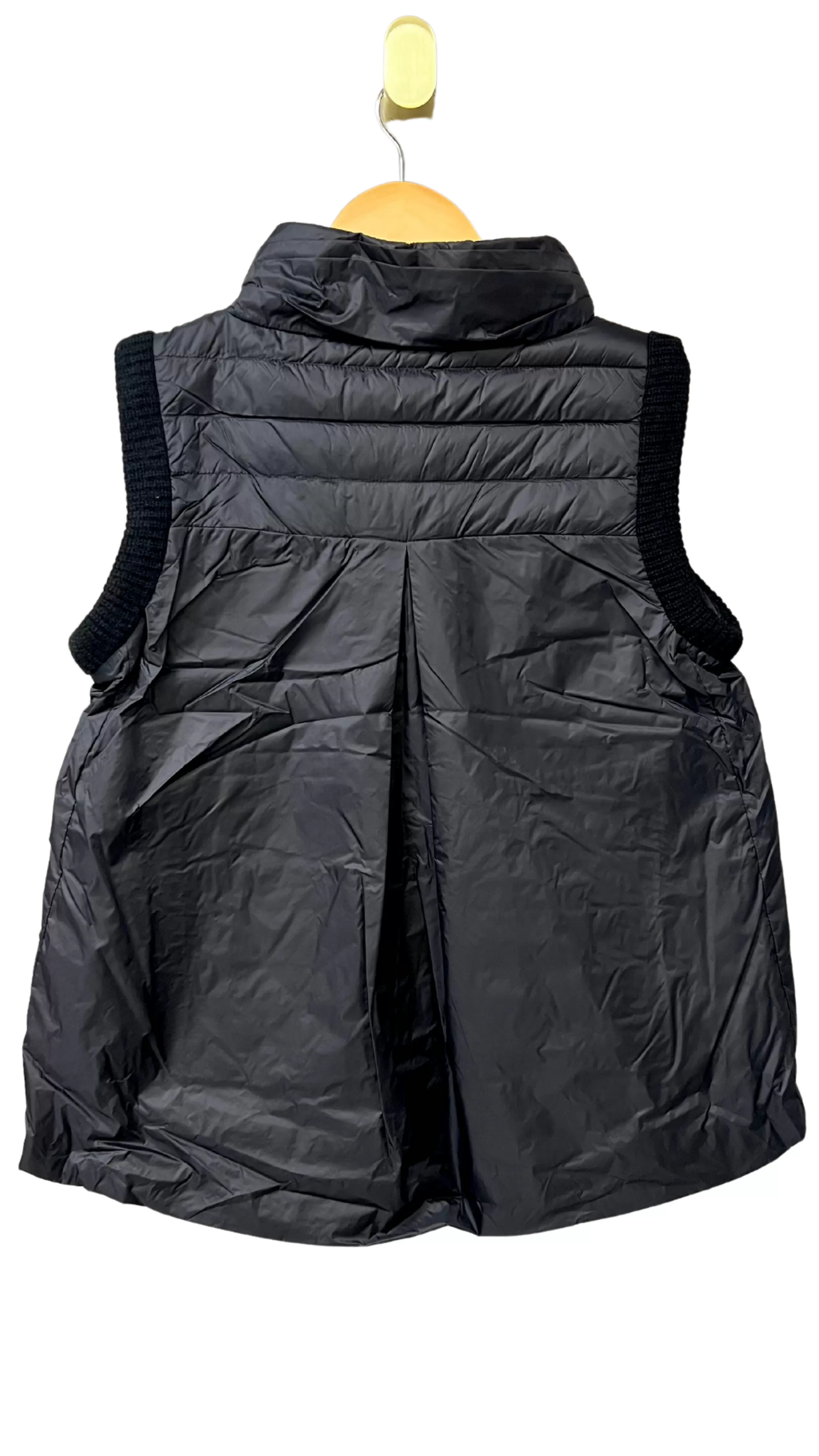 CORTLAND PARK Athelisure^Wynn Gilt Puffer Vest In Black